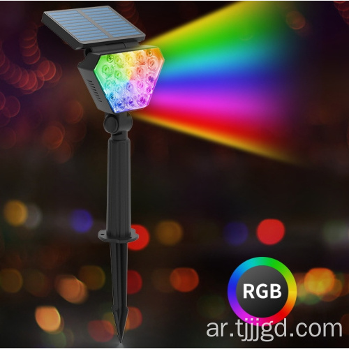 الأضواء الكاشفة التي تعمل بالطاقة الشمسية في الحديقة